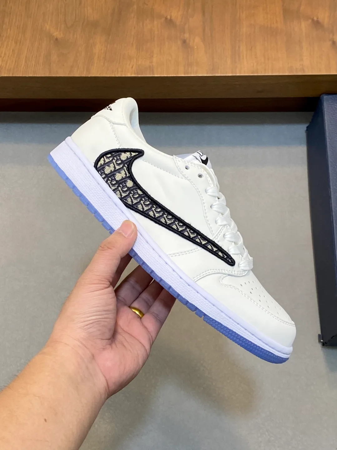Men's shoes 💰700 [Dior-AIR] Dior co-branded model - high-end quality original single casual sports sneakers - upper: 🔝 silk calfskin, toe punching technology, tongue, brand cloth label, heel. embroidered brand logo - lining: brand canvas - outsole: original TPR·rubber·two-color molded outsole -super high quality control·fine workmanship·prominent (high-end·luxury·grade) -Size: 39-44 (38, 45, 46, can be customized)